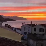 Agua E Sal - Seafront House, With Garden And Independent Suite. Ribeira Quente