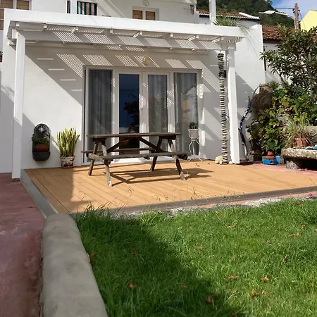 Agua E Sal - Seafront House, With Garden And Independent Suite. Holiday home *