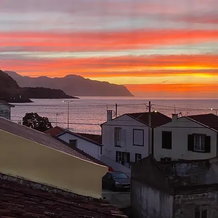 Agua E Sal - Seafront House, With Garden And Independent Suite. Ribeira Quente