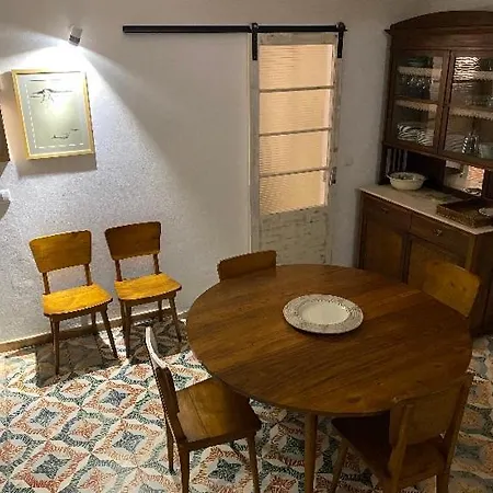 Agua E Sal - Seafront House, With Garden And Independent Suite. Hébergement de vacances