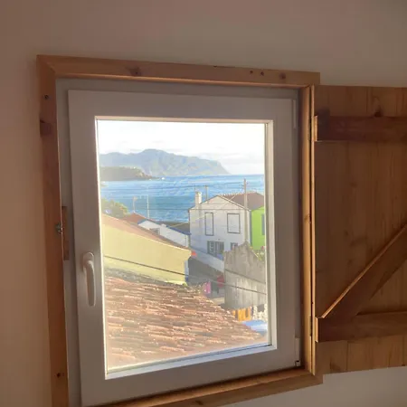 Agua E Sal - Seafront House, With Garden And Independent Suite. Holiday home *