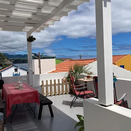 Ferienhaus Agua E Sal - Seafront House, With Garden And Independent Suite. Ribeira Quente