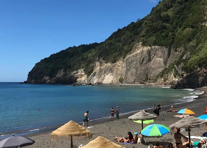 Agua E Sal - Seafront House, With Garden And Independent Suite. Hébergement de vacances