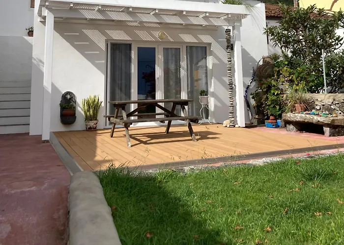 Agua E Sal - Seafront House, With Garden And Independent Suite. Hébergement de vacances *