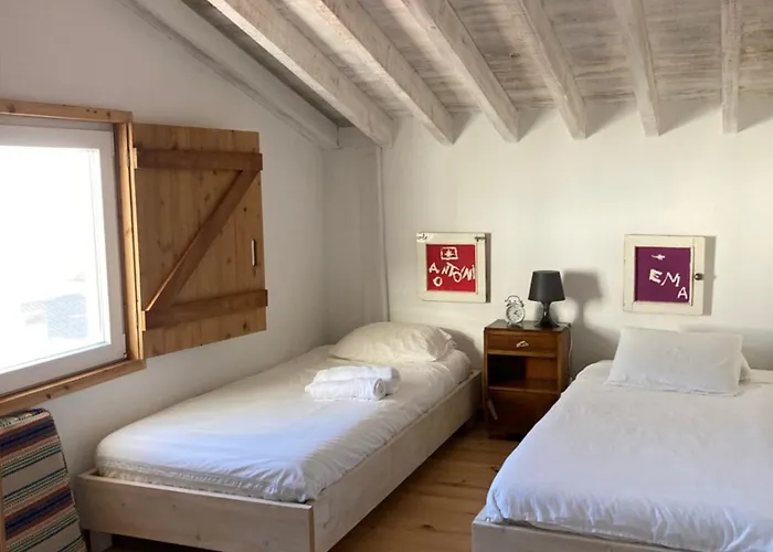 Agua E Sal - Seafront House, With Garden And Independent Suite. Hébergement de vacances *