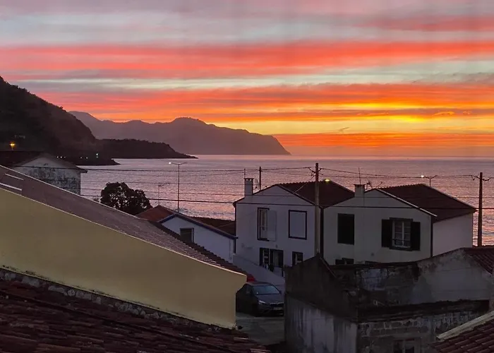 Agua E Sal - Seafront House, With Garden And Independent Suite. Ribeira Quente