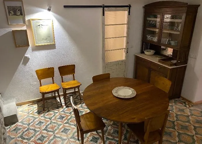 Agua E Sal - Seafront House, With Garden And Independent Suite. Hébergement de vacances