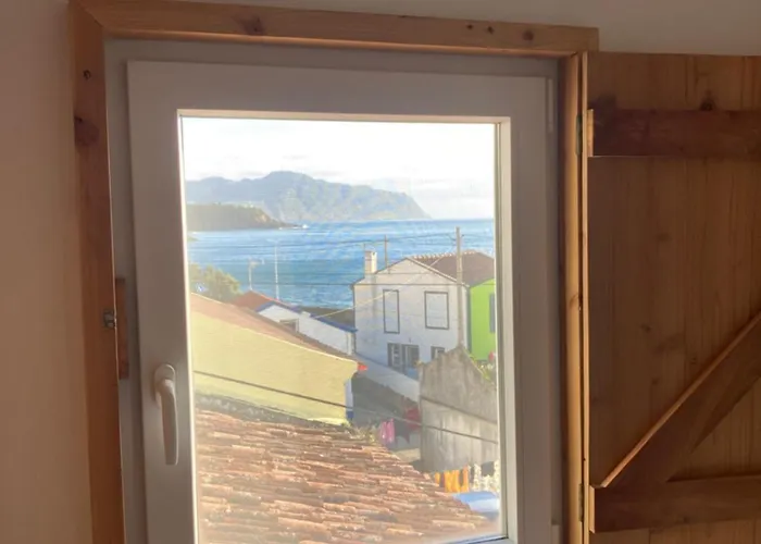 Agua E Sal - Seafront House, With Garden And Independent Suite. Hébergement de vacances *