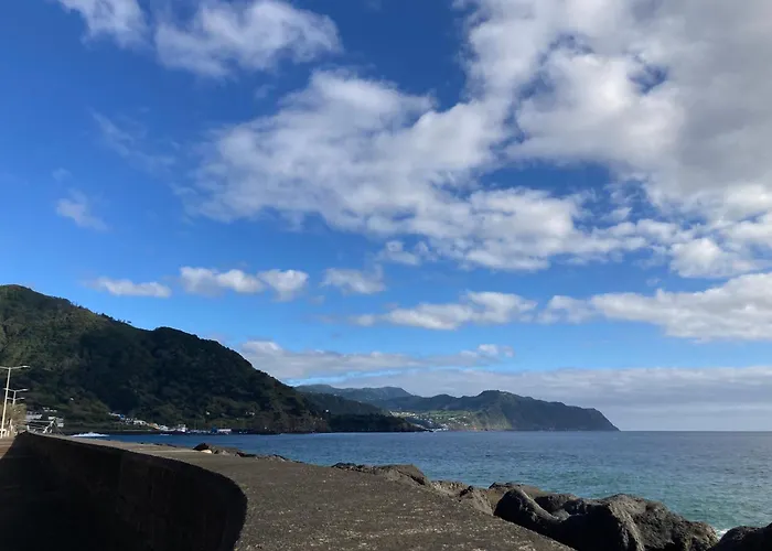 Hébergement de vacances Agua E Sal - Seafront House, With Garden And Independent Suite. Ribeira Quente