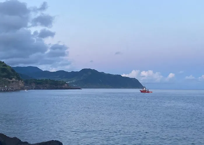 Agua E Sal - Seafront House, With Garden And Independent Suite. Hébergement de vacances *