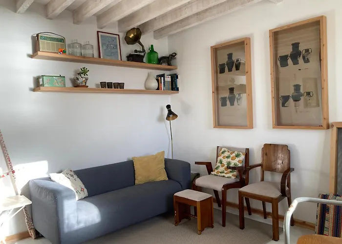 Agua E Sal - Seafront House, With Garden And Independent Suite. Hébergement de vacances Ribeira Quente